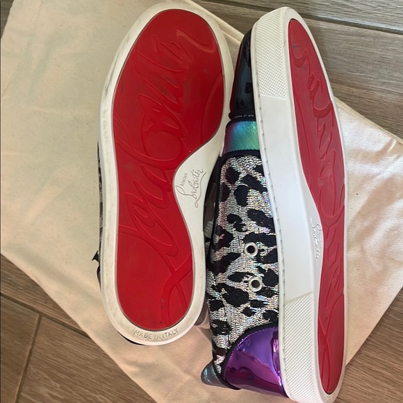 Black & Purple Women's Sneakers
made in Paris by Christian LOUBOUTIN
Red bottom - Picture 4 of 16